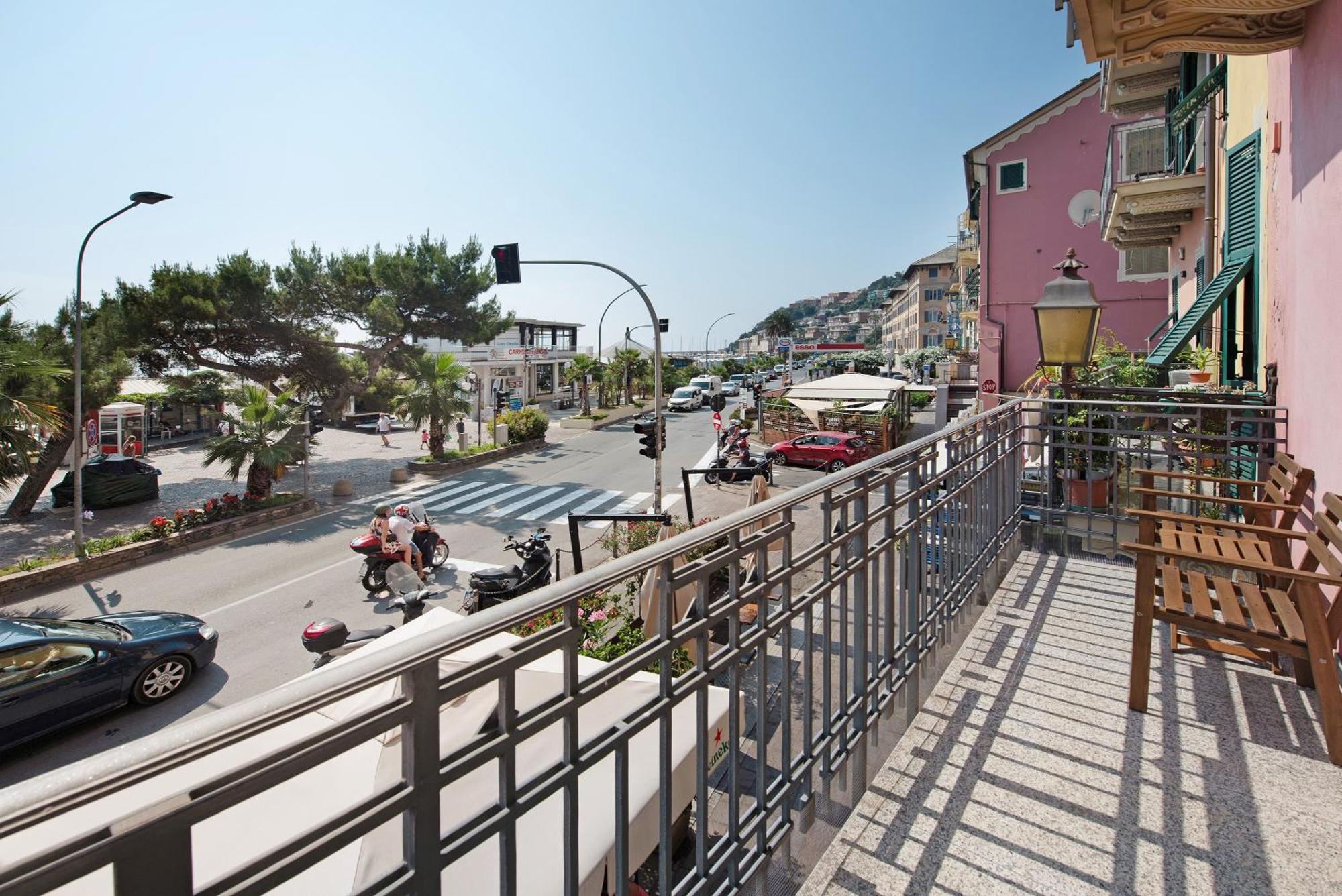 La Finestra Sul Mare Lägenhet Arenzano Exteriör bild