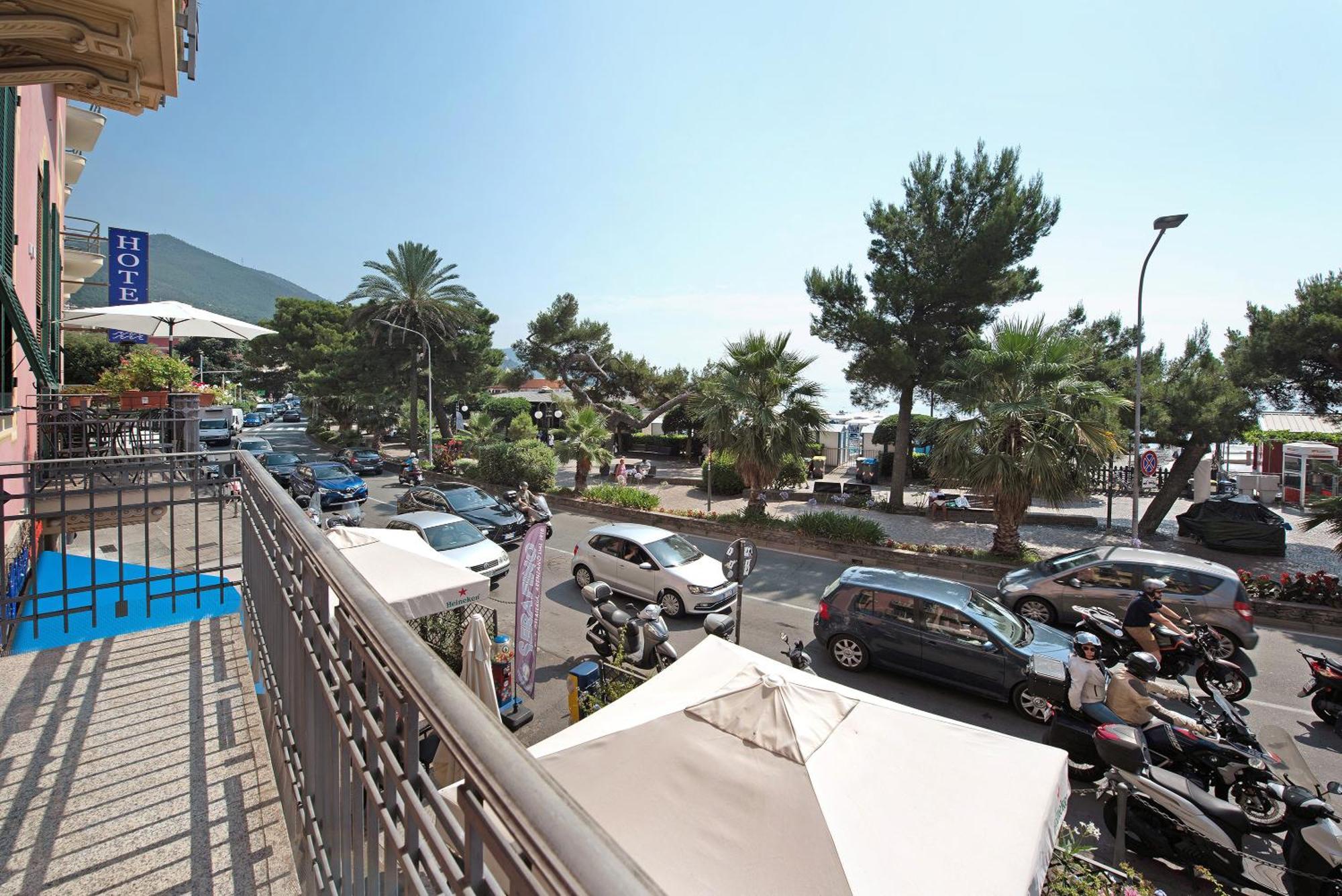 La Finestra Sul Mare Lägenhet Arenzano Exteriör bild
